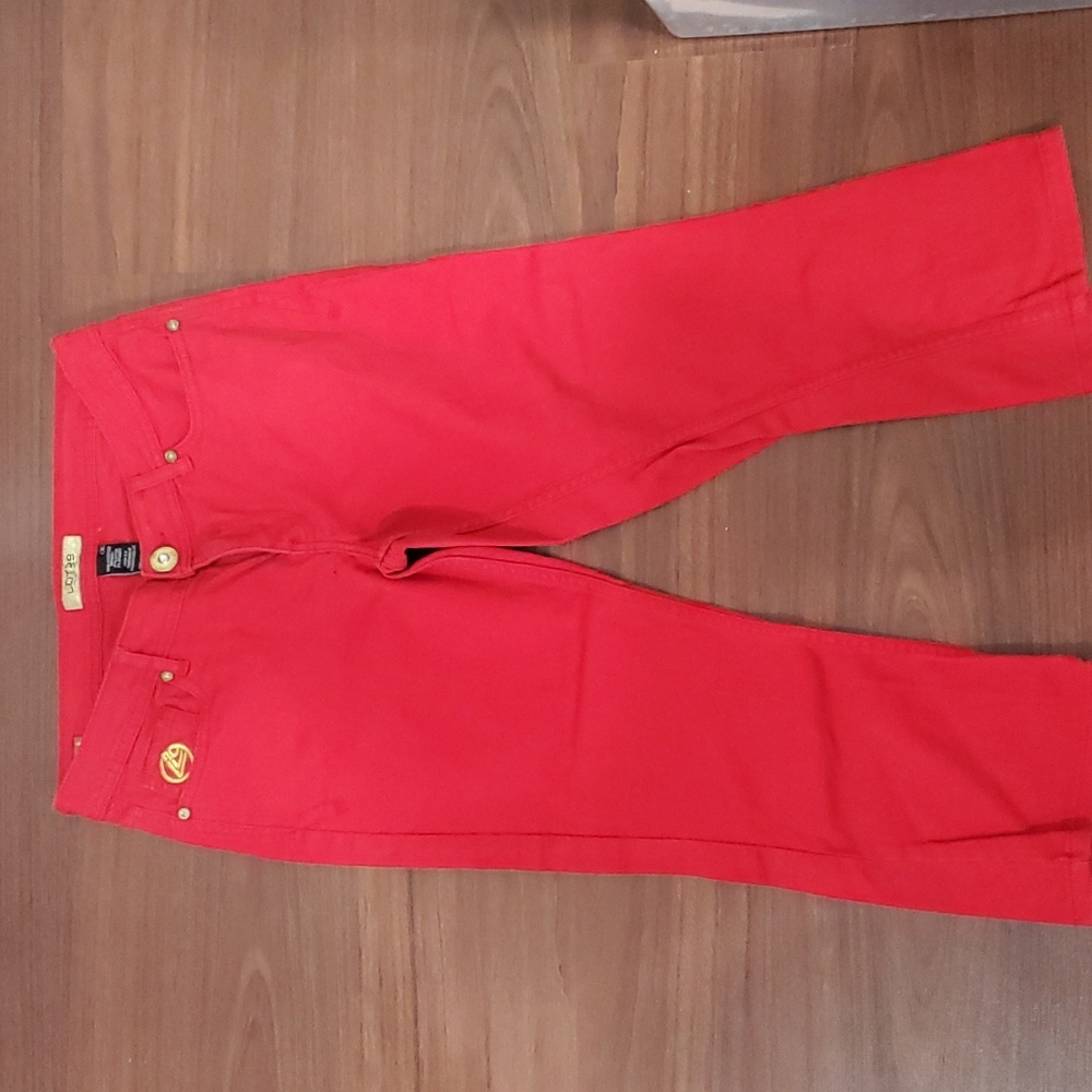 Lot29 red capris